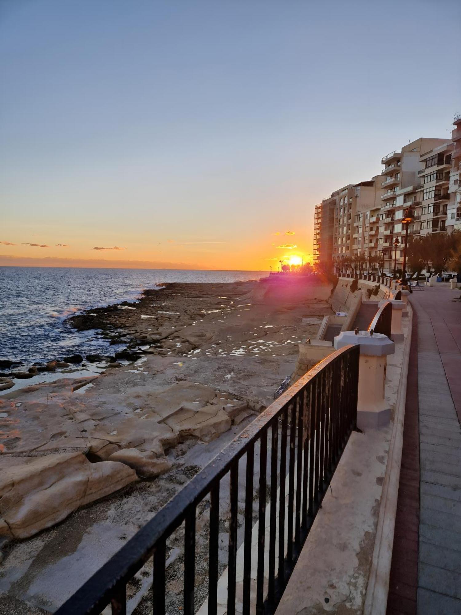 Sliema Cosy Penthouse With Bbq Daire Dış mekan fotoğraf